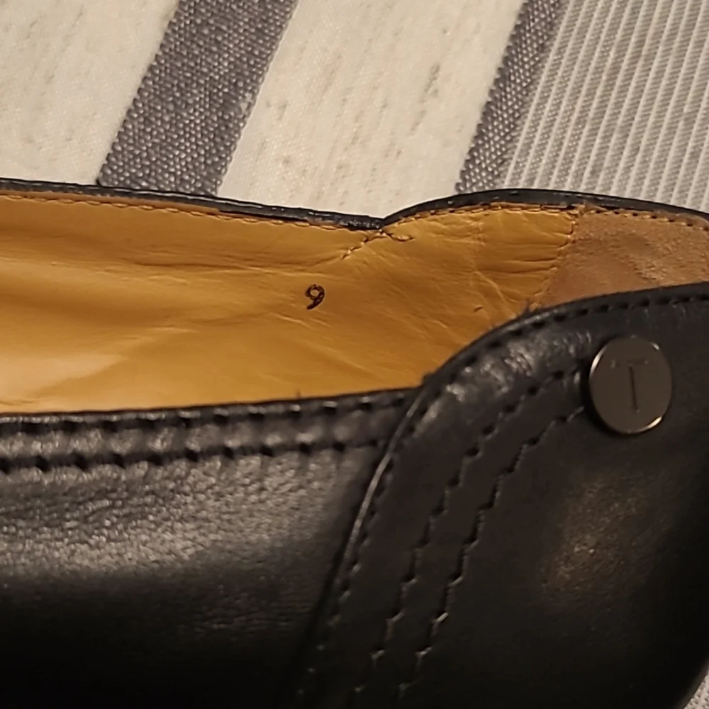 Tod's Black Leather Loafers Sleek Design - Picture 6 of 6